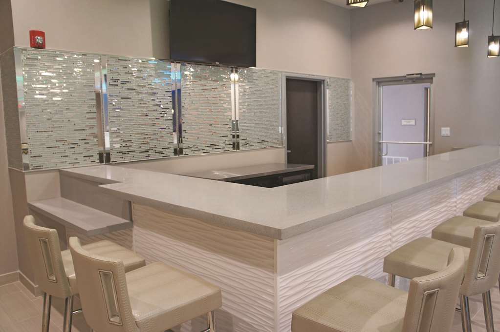 La Quinta By Wyndham Mcallen Convention Center Restaurant photo