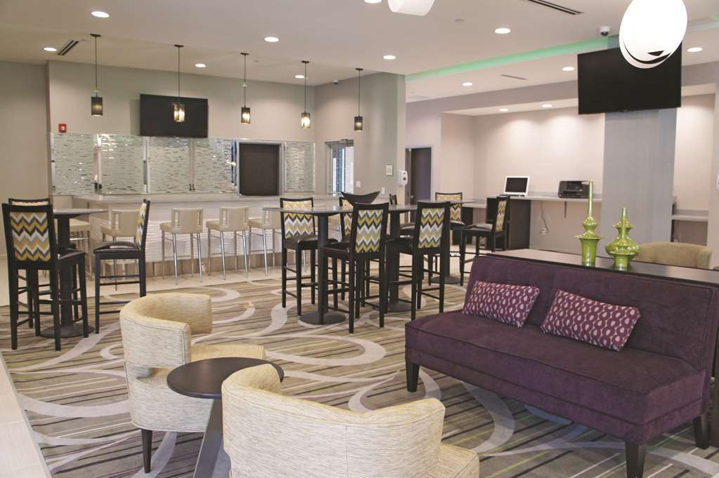 La Quinta By Wyndham Mcallen Convention Center Restaurant photo